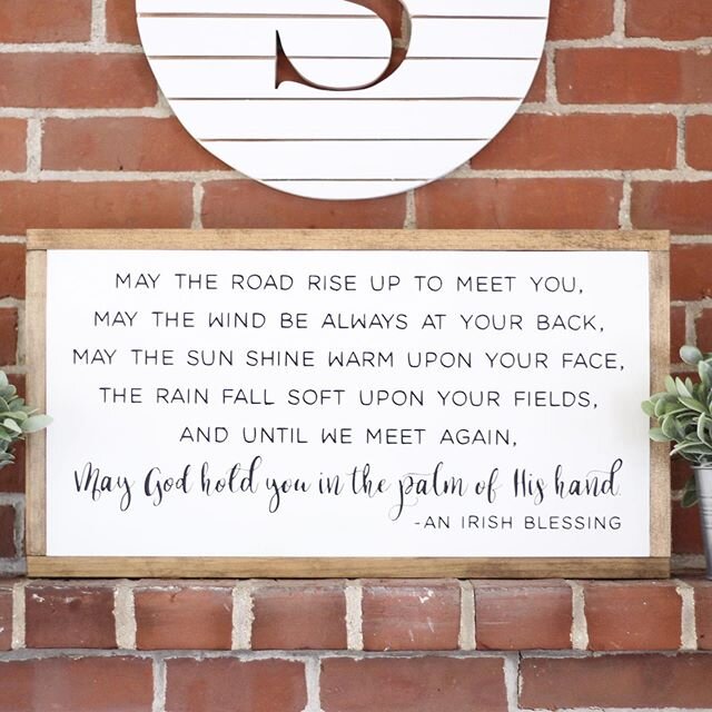 We could all use a little luck of the Irish right now 🍀 stay safe and healthy my friends! .
.
.
#woodsign #smalbusiness #woodsigns #decor #homedecor #irish #stpatricksday #maygodholdyouinthepalmofhishand #irishblessing