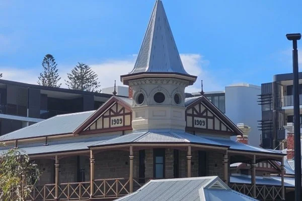 cottesloe heritage limestone building on marine parade