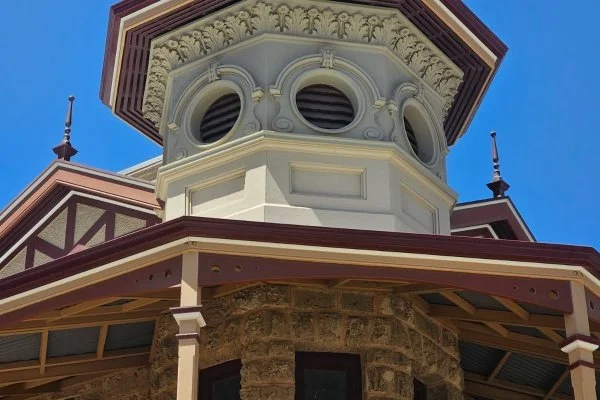 closer view of limestone walls on a historic building on marine parade in cottesloe