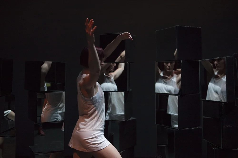 May using mirrors to create a chronophotography effect without the use of technology - Elise May Shifting Lenses – Photography: Fiona Cullen
