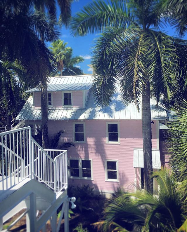 Dollhouse charm meets #Miami blue skies. ☀️🌴😎 #miamipaintedladies #historicpreservation #woodframevernacular #architecture #classiccracker #Riverside #MiamiCharm