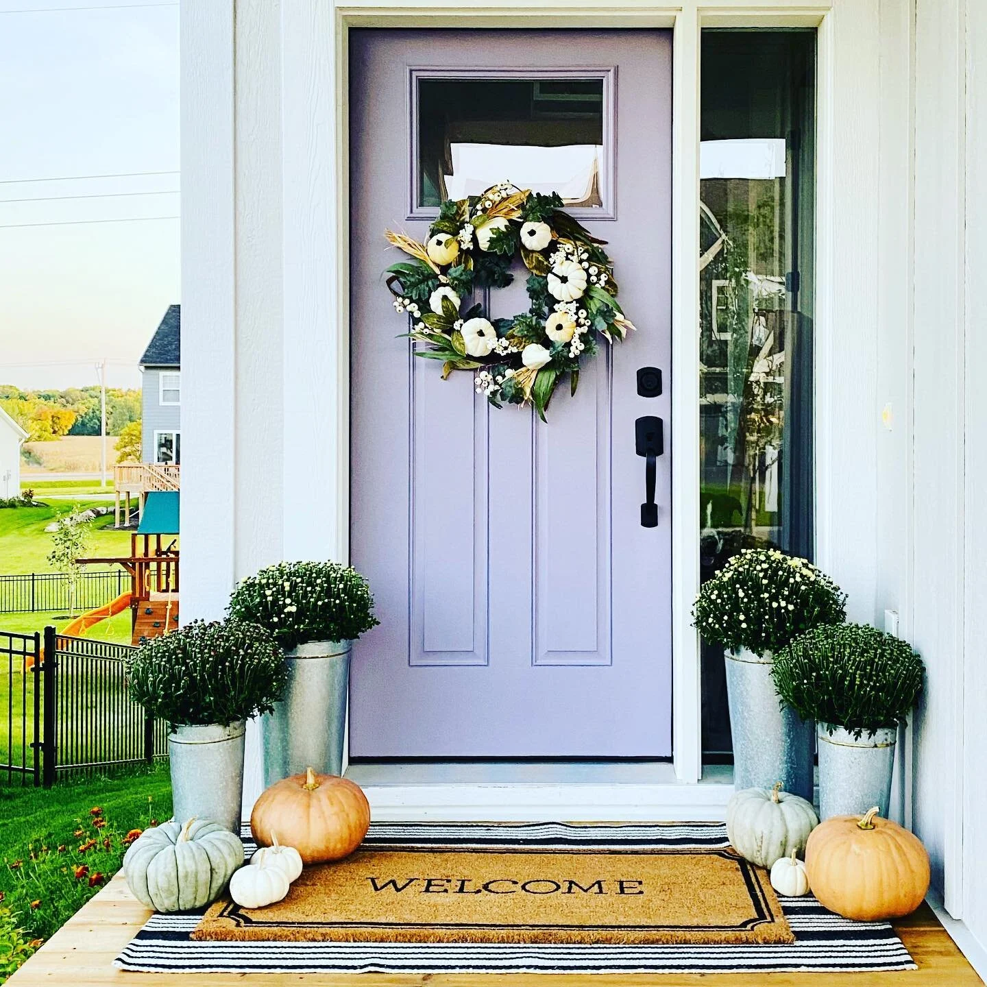 Our fall porch decor is ready! Waiting on those mums to bloom! Now bring on the cooler weather...I&rsquo;m ready for it! Who&rsquo;s with me? 🙋🏼&zwj;♀️
.
.
#interiordesign #homedecor #frontporchdecor #falldecor #fallishere #itsfallyall🍁 #pumpkinse