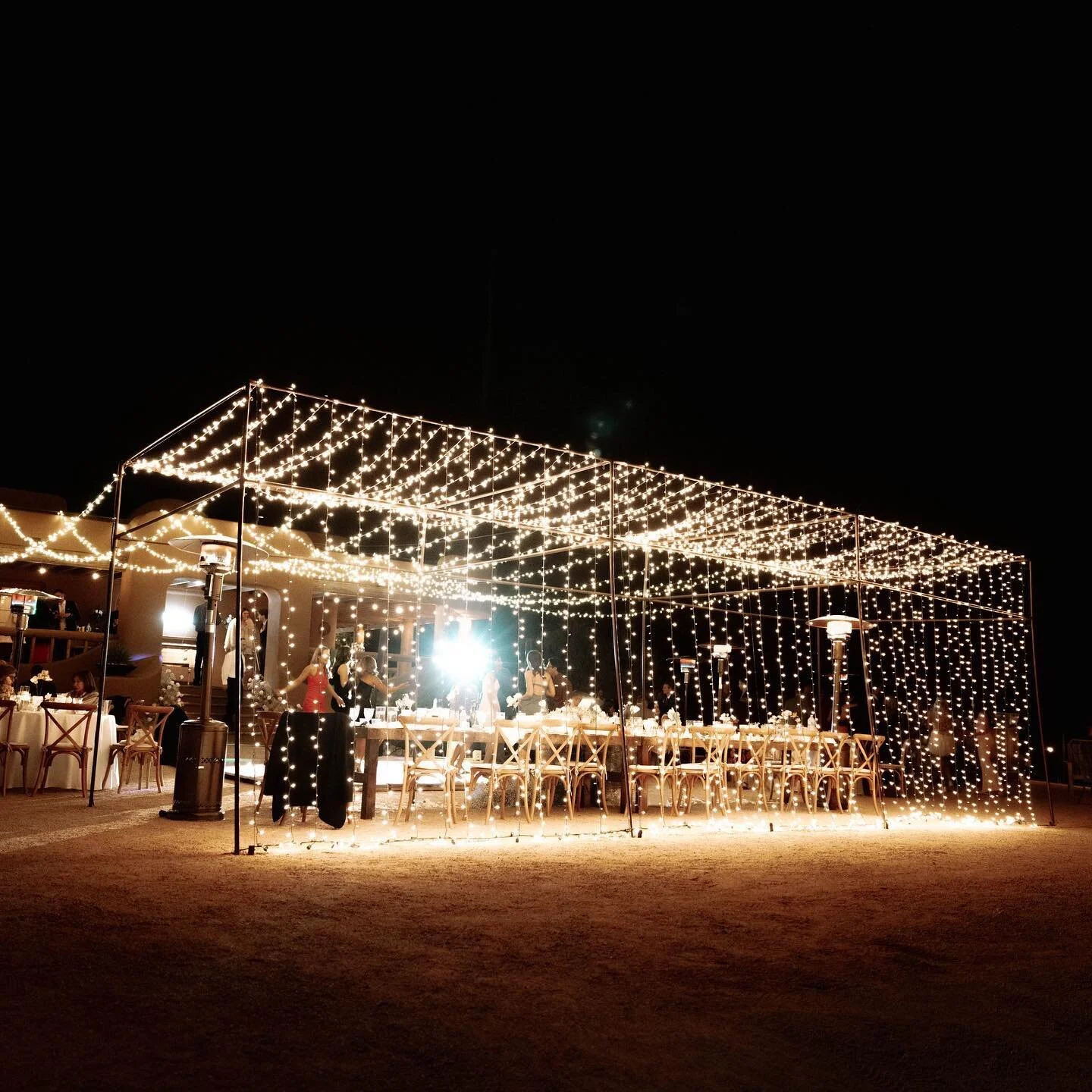 Regarding light canopies, the answer is yes ✨🤩 #arizonaweddingphotographer #destinationweddingphotographer #azweddingphotographer #weddingreceptioninspo #weddingreception