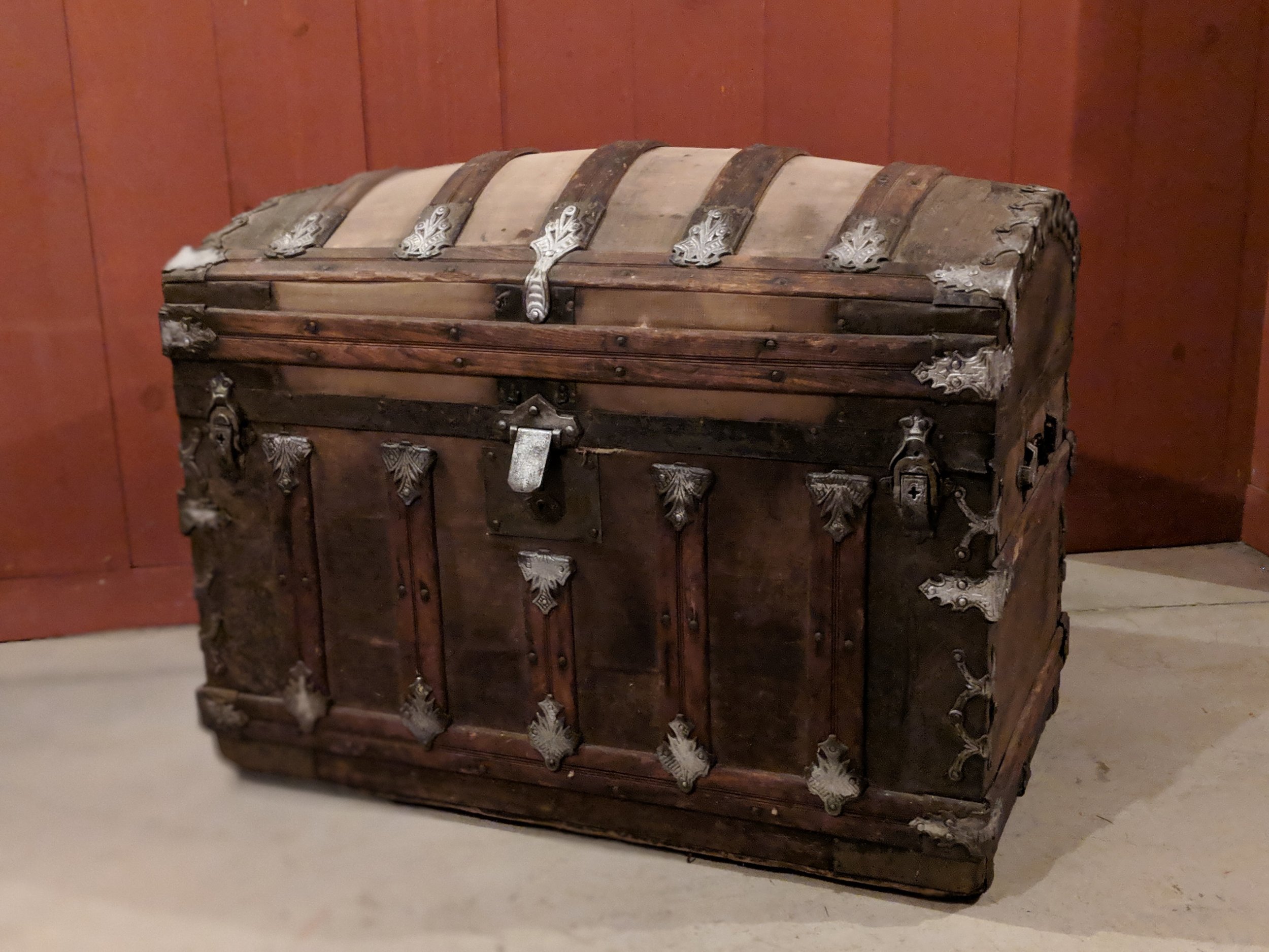 Antique Trunk B — The Barn at Back Acres Farm