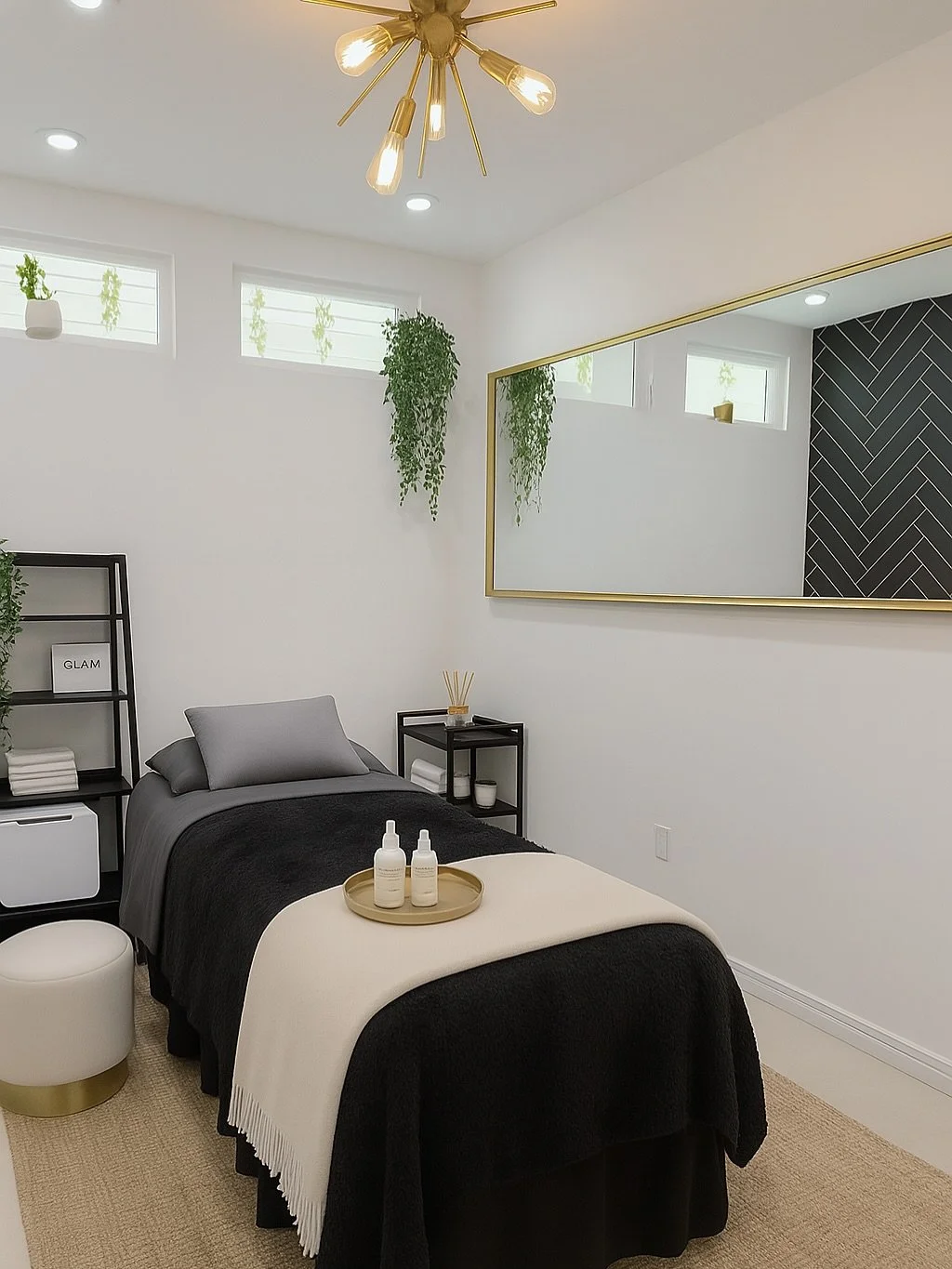 ✨SALON ROOM AVAILABLE✨
📍Now leasing at Skinaholics Beauty Bar, where beauty meets luxury!

Elevate your beauty business in a high-end salon setting located in the heart of Palm Desert on El Paseo Shopping District. Enjoy prime foot traffic, stunning