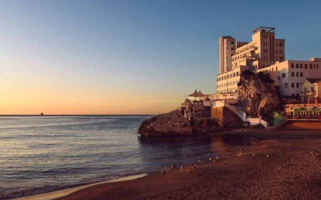 π£Morning walks on the beach and sand under your feet, just what you need, Caleta Hotel, so very sweet π
.
.
.
#gibraltar #visitgibraltar #travelgibraltar #gibraltar #gibraltarhotel #caleta #caletagibraltar #travelgram #walksonthebeach