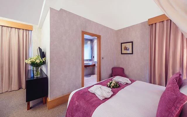 Need a romantic getaway? Spa day and wine by the sea side?  The Caleta Hotel is just the place to stay π .
.
.
#gibraltar #visitgibraltar #travelgibraltar #hotelgibraltar #romanticescape #romanceingib#rockofgibraltar #caleta #hotel #caletahotel