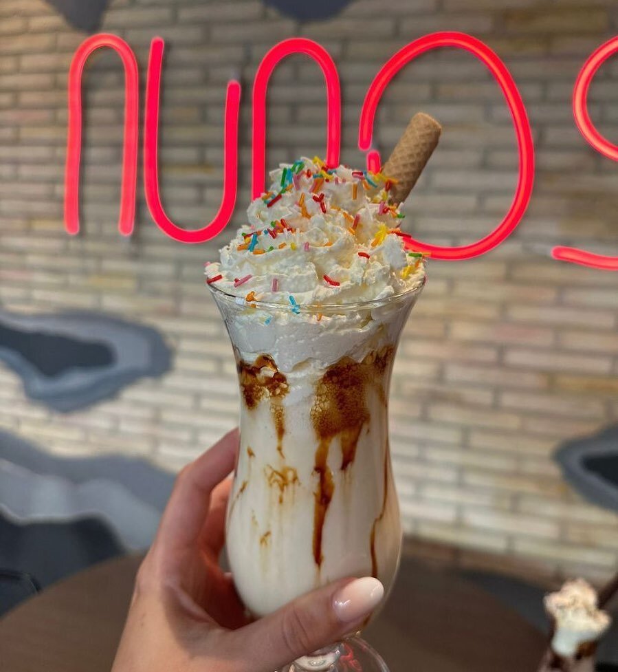 Have you tried one of our new milkshakes yet? 👀 

Our flavours include vanilla, chocolate, strawberry or vanilla with a shot of espresso! They all come with whipped cream, sprinkles and a wafer 🤩