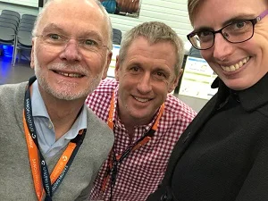 Myron, John, Emma J'ai tellement appris sur les organisations comme systèmes vivants grâce à eux ! Leur blog Heart of the Art est une source constante d'inspiration, et ils ont été formidables pendant notre travail commun sur le projet Qualité de Sanofi Pasteur. Souvenez-vous de leurs noms : Myron Rogers, John Atkinson, Emma Loftus. Ils ont fait une réelle différence