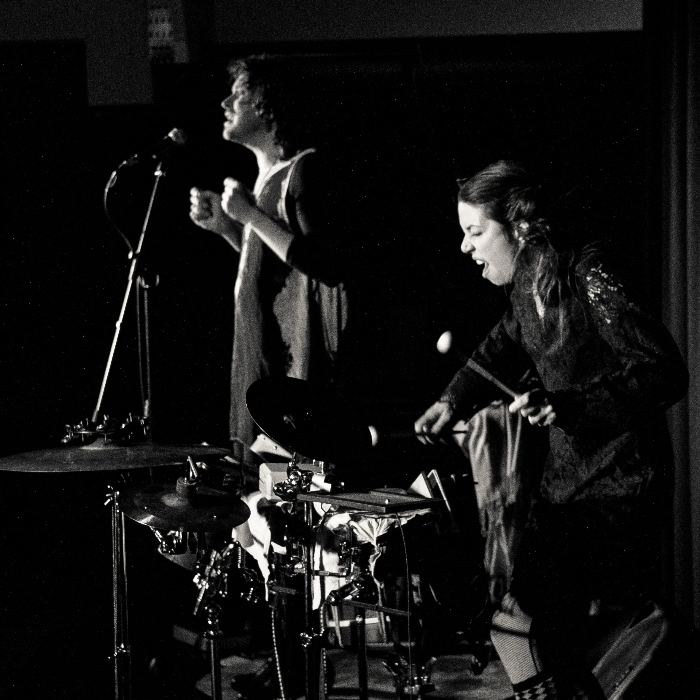VIDEO PREMIERE: LUNATRAKTORS - UNQUIET GRAVE
