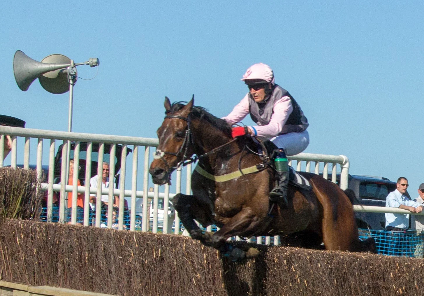 Horse Racing returns to Kent this Easter