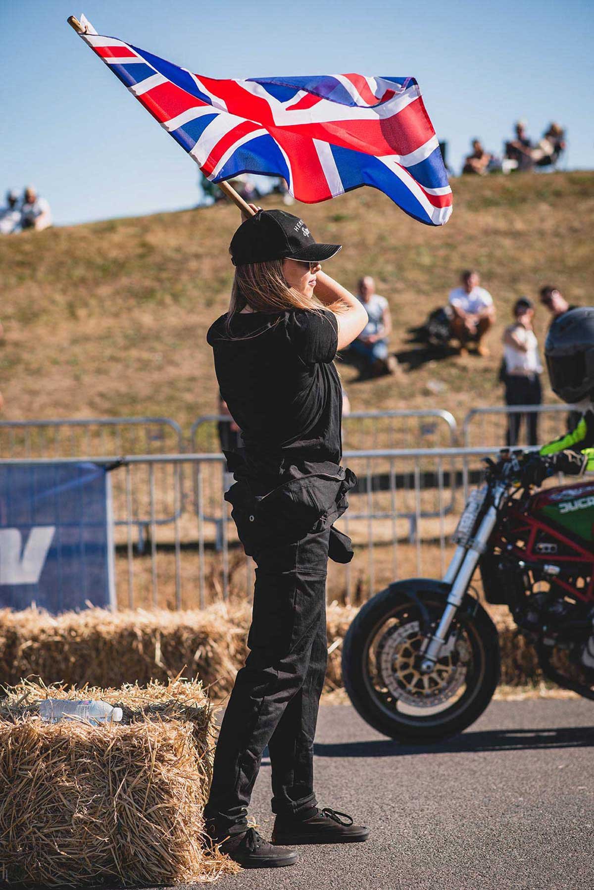 Heritage-Sprint-Flag-girl.jpg