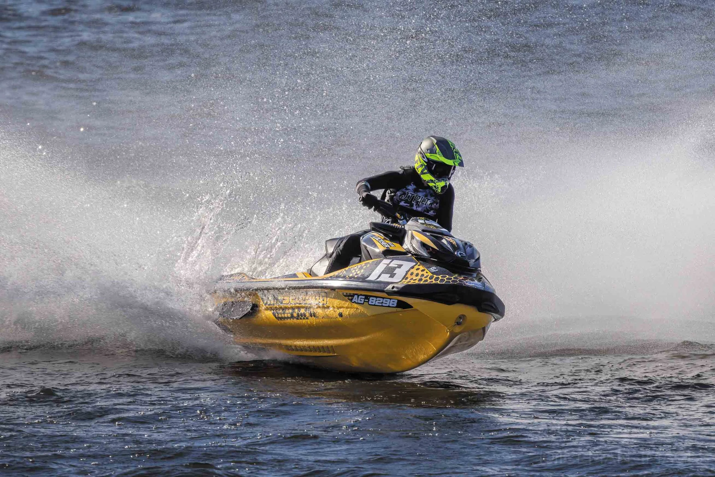 Medway’s Ellis Lockyer picks up UK jetski race title in his debut