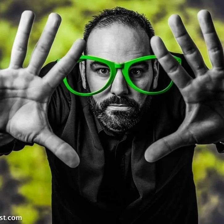 MIND OVER MAGIC: Interview with comedian and hypnotist Jason Simmons