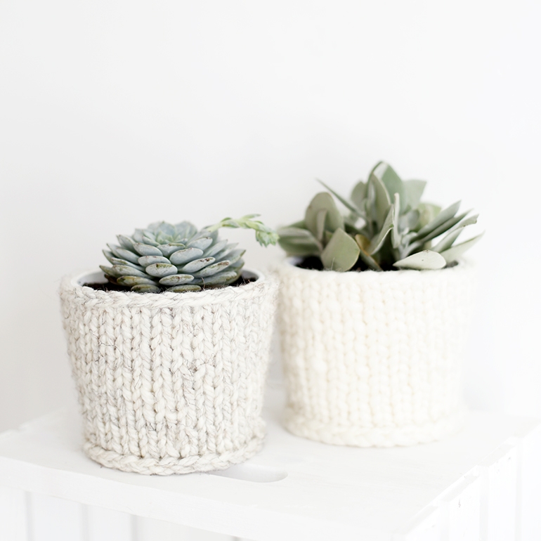 DIY knit planter cover by The Merrythought