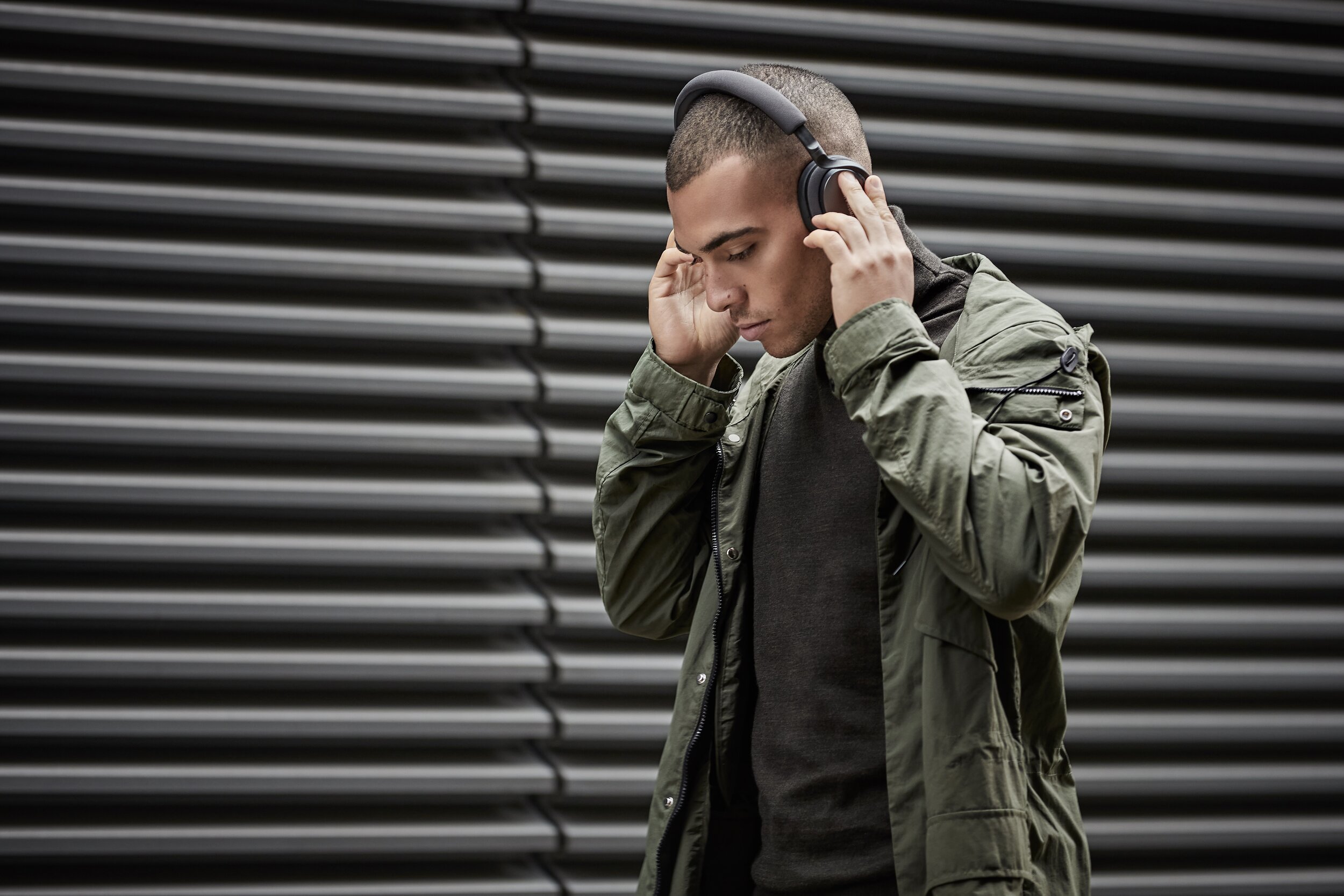 B&W headphones__U2I0226.jpeg