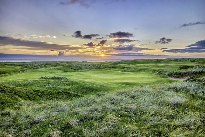 The sun sets behind Mach Dunes’ stunning 9th hole.