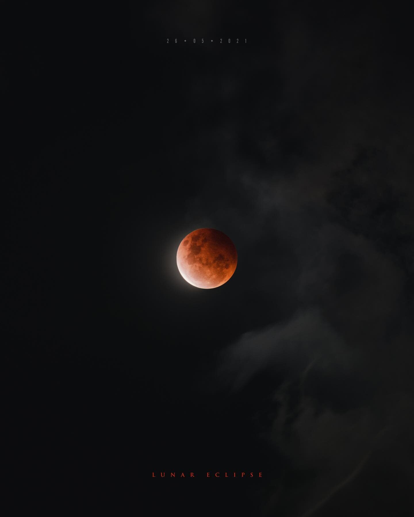 Lunar Eclipse. Super Blood Moon. First time seeing an eclipse!
.
ART PRINTS &amp; LIGHTROOM PRESETS for desktop and mobile at www.jacksoncheng.com or link in Bio.
.
#brisbane #brisbanecity #brisbanecitycouncil #queensland #bne #ozshot #ozshotmag #sup