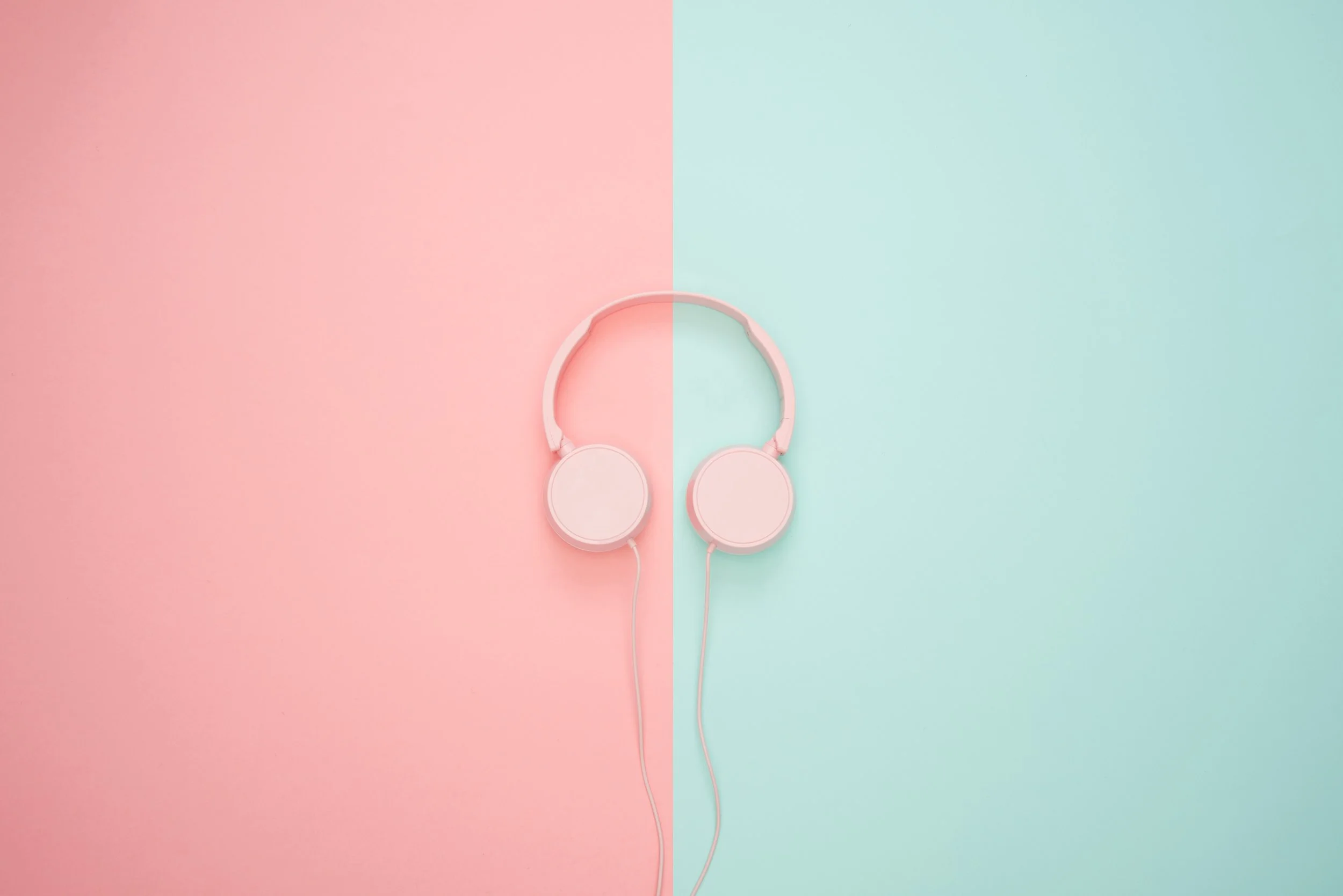 Currently Obsessing: The 5 Podcasts I Can't Stop Listening To