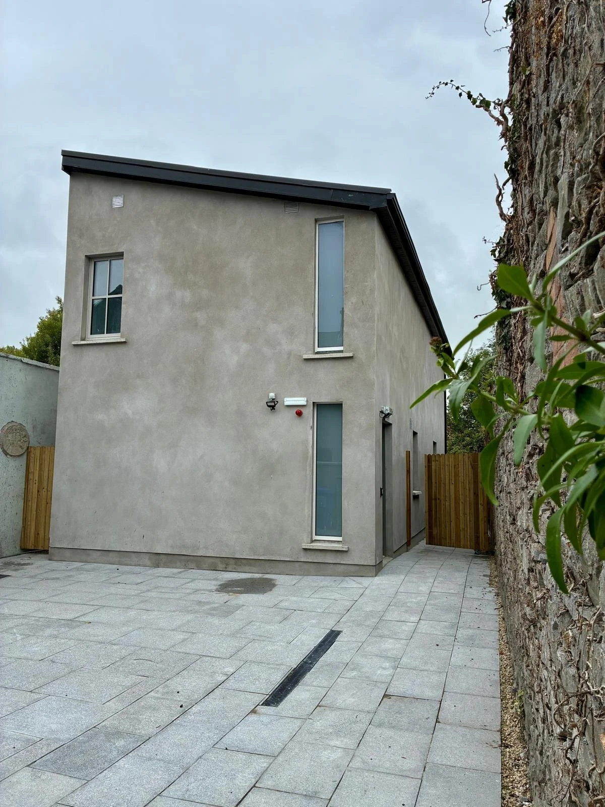 WhatsApp Image 2025-09-30 at 22.14.00_92964e37.jpg