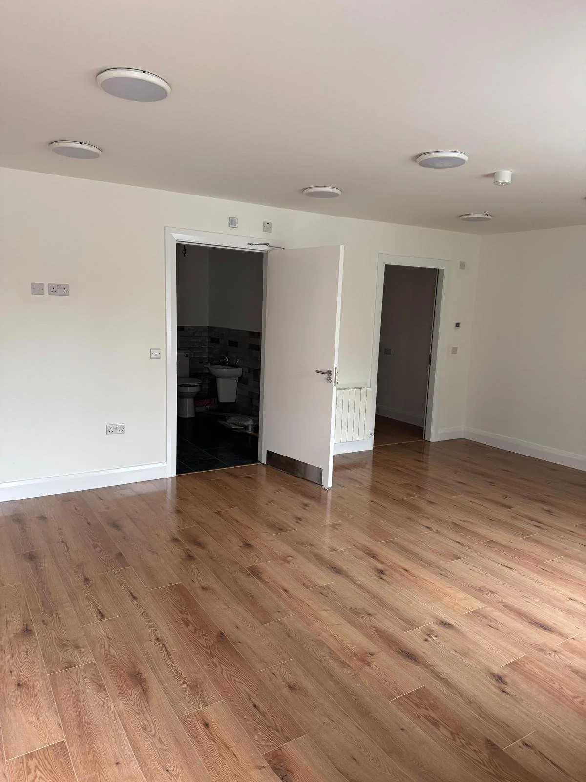 WhatsApp Image 2025-11-26 at 12.37.14_497b6a07.jpg