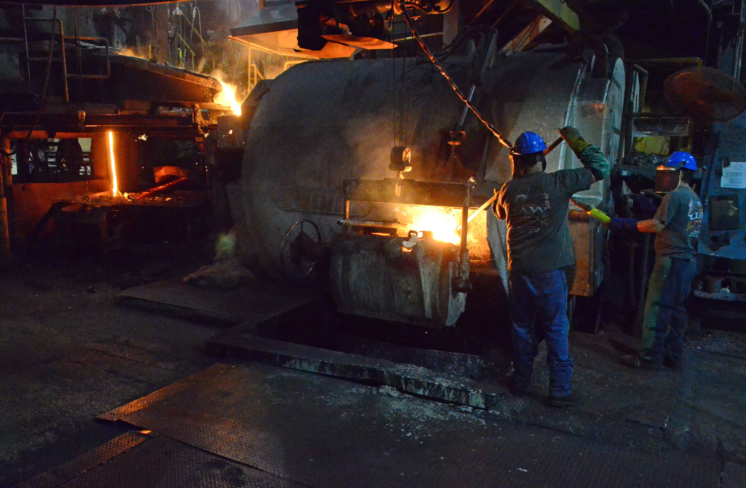 transfer ladle being filled at the 40 ton electric furnace.jpg