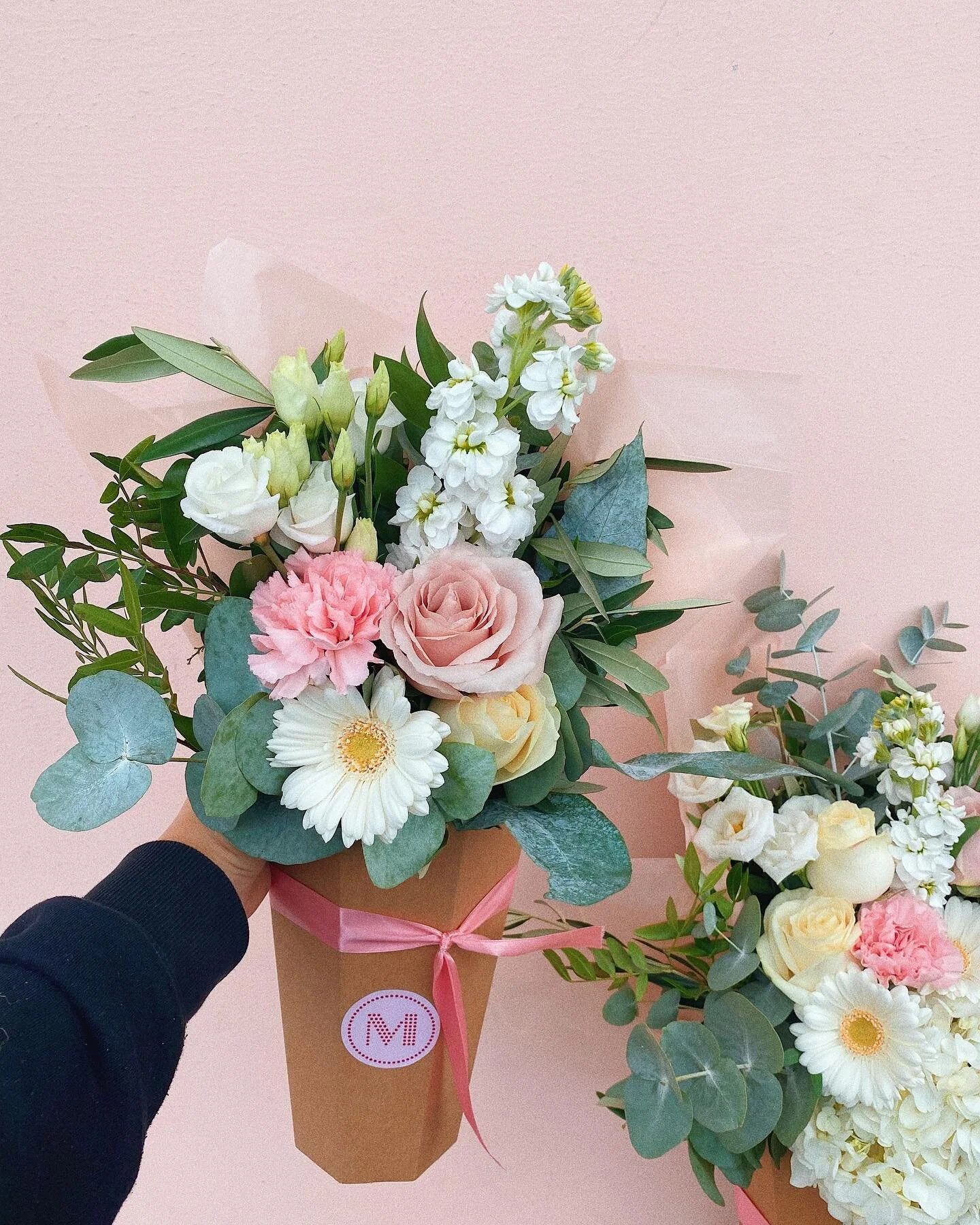 Flower Delivery Glasgow & Edinburgh Subscription, Wedding, Candles