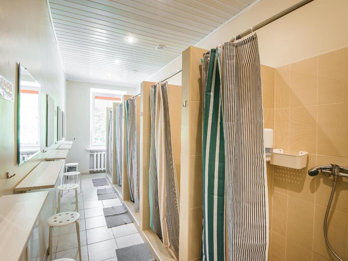 Недорогие хостелы Вильнюса_Downtown Forest Hostel & Camping_душевые.jpg