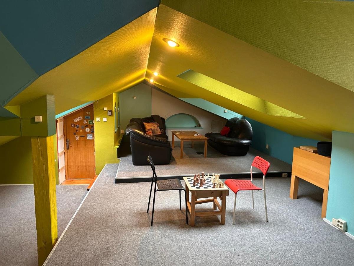 Недорогие хостелы Вильнюса_25 Hours Hostel_номер внутри.jpg