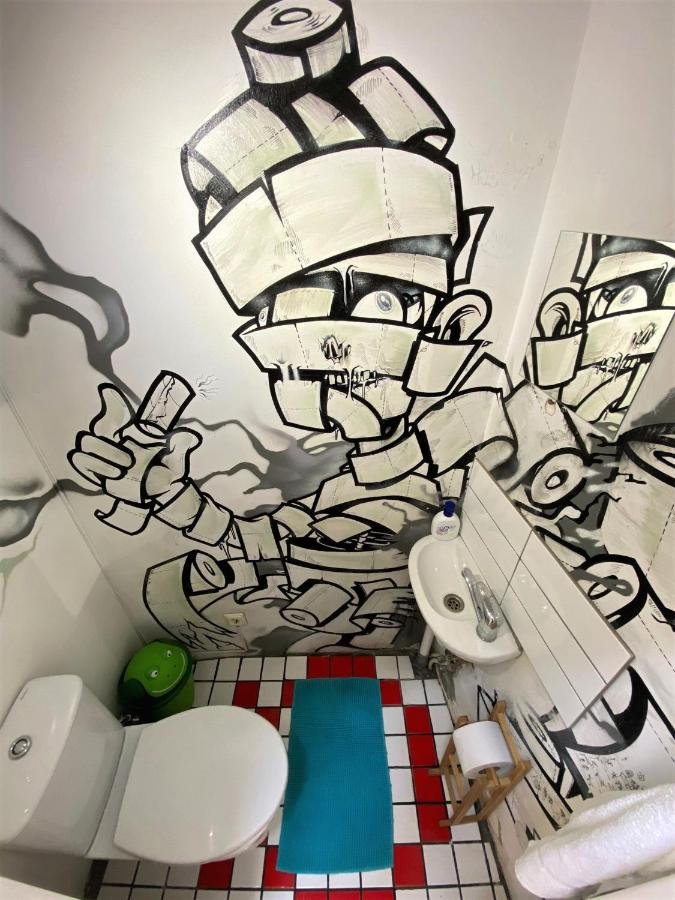 Недорогие хостелы Вильнюса_Jimmy Jumps House_туалет.jpg