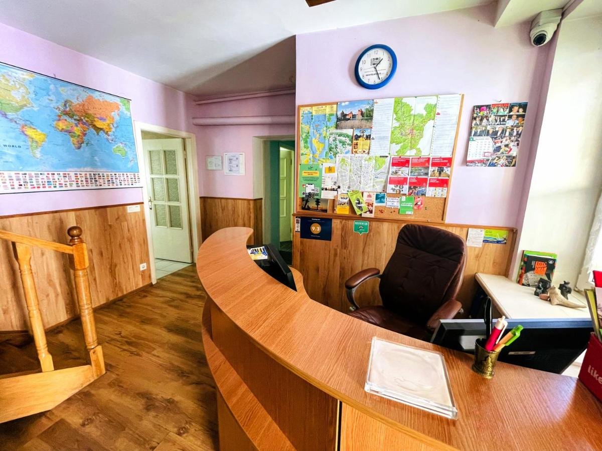 Недорогие хостелы Вильнюса_Mikalo House_ресепшен.jpg