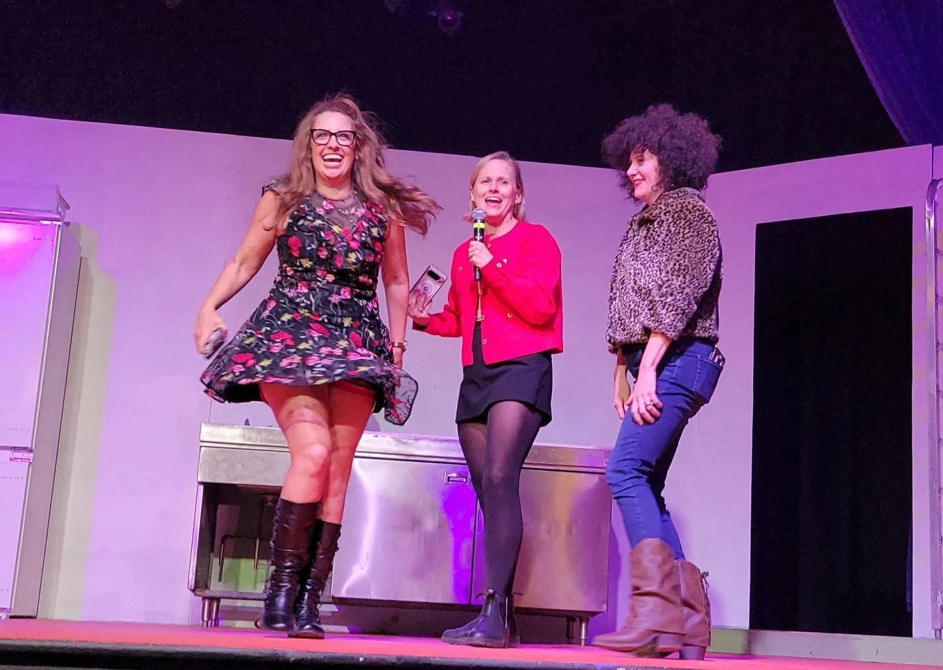 It is an ABSOLUTE honor to share the stage with freaking awesome women!! Thank you @momsunhingedcomedy for bringing us all together. 😍😍😍 The comics AND the incredible ladies in the audience (and a few lovely men). 
📷 @misscathy218 and @emilydhold