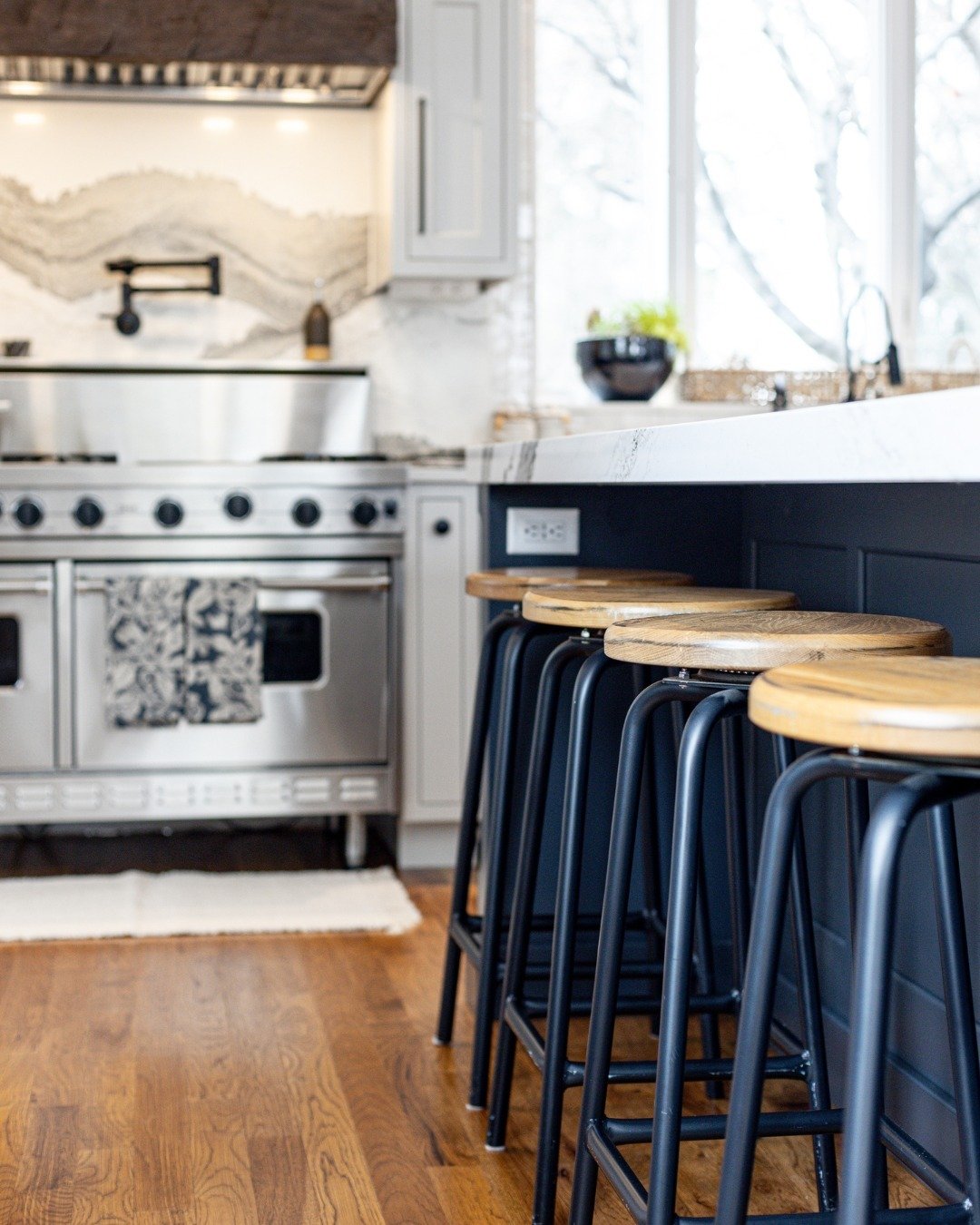 Do you love the look of natural wood in the kitchen? Us too!

We love the natural colors of wood, which add a touch of warmth and an organic feeling to a space. 🌿💫