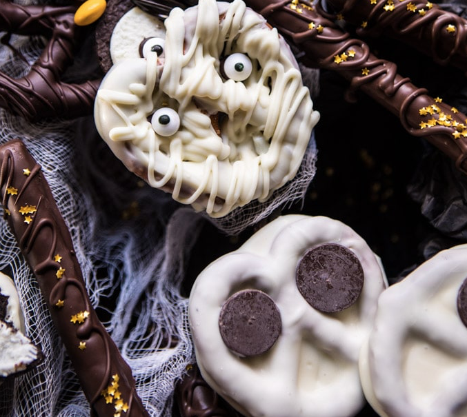https://www.halfbakedharvest.com/spooky-halloween-pretzels/
