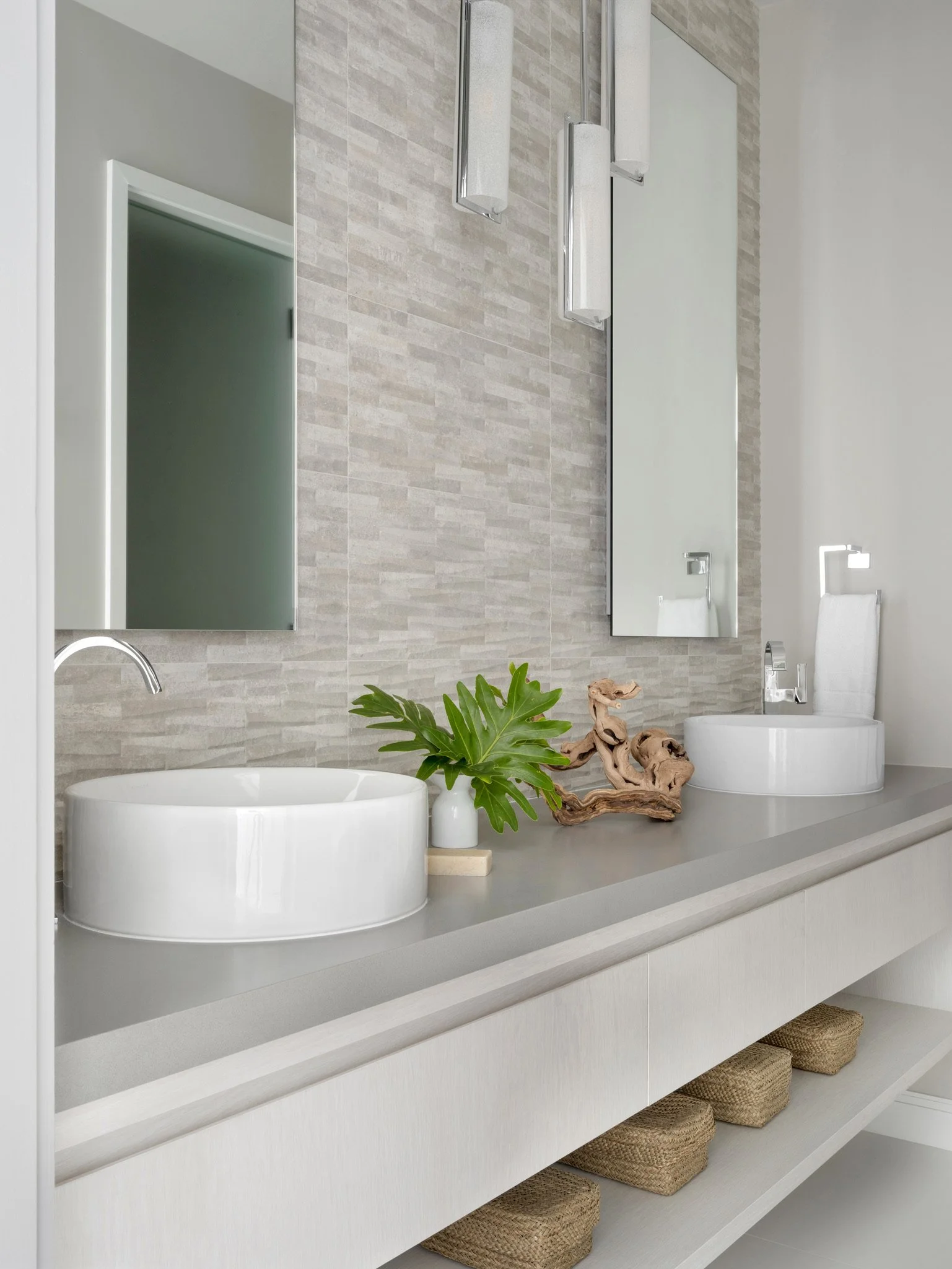 JenniferNichols9_22_22_RusticWhite021.jpg