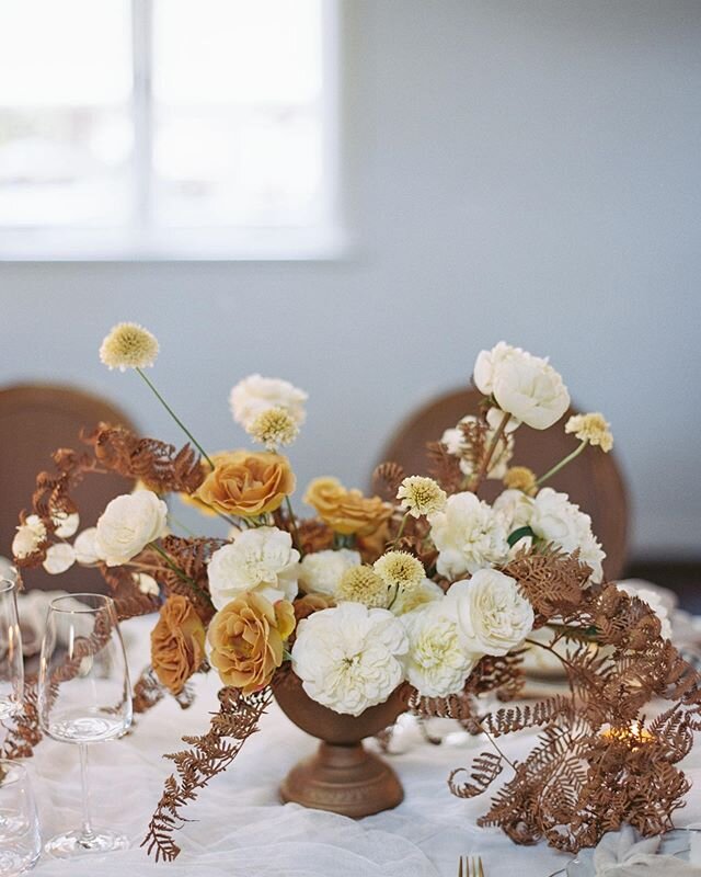 Flowers for Baby Grant 🤍 .
.
Photo @katiegrantphoto