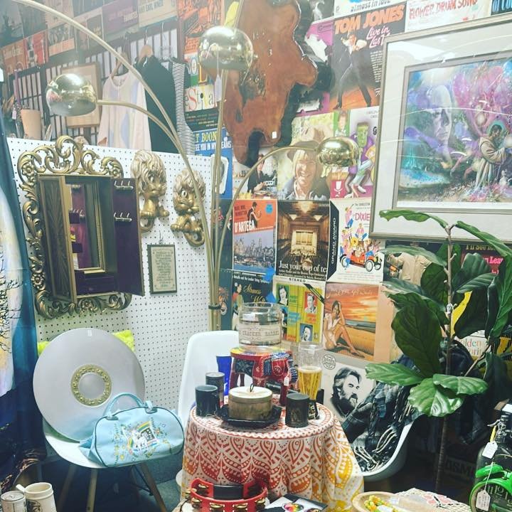 This is definitely a vibe!
#rustycrownpgh #walldecor #summertrends #LeoSeason