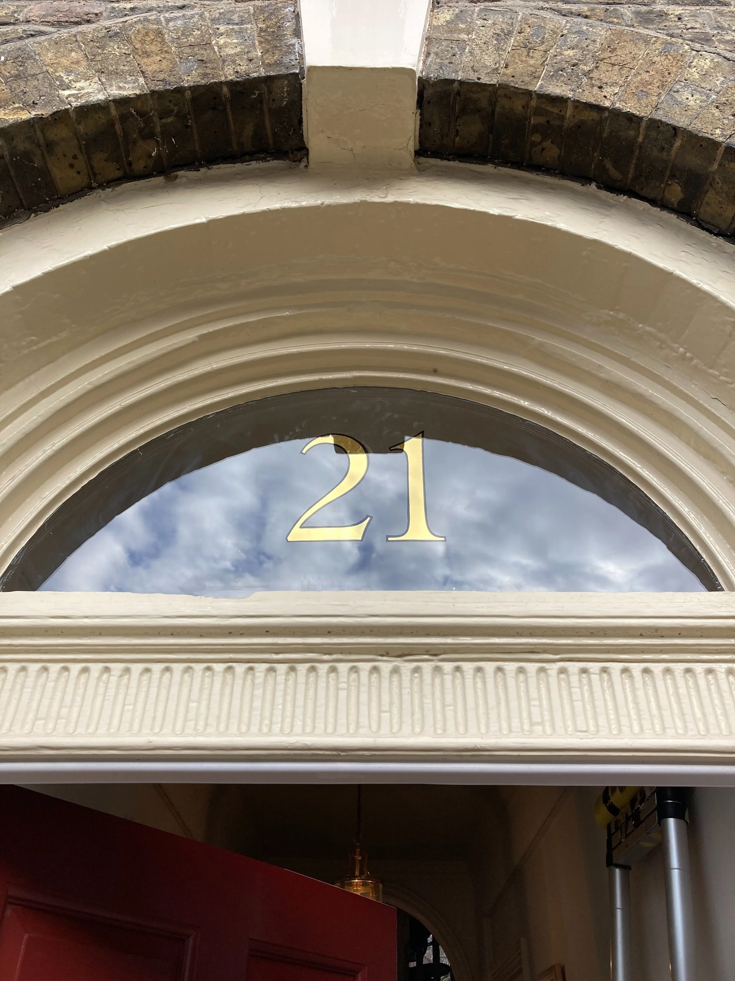 London sign writing NGS, Gold Transoms, Gold House number Glass gilded Transom, Hand Painted Traditional sign writers London, House numbers, Hand painted, Shop Signwriters painters, City of London, Shop window gilding signs London,