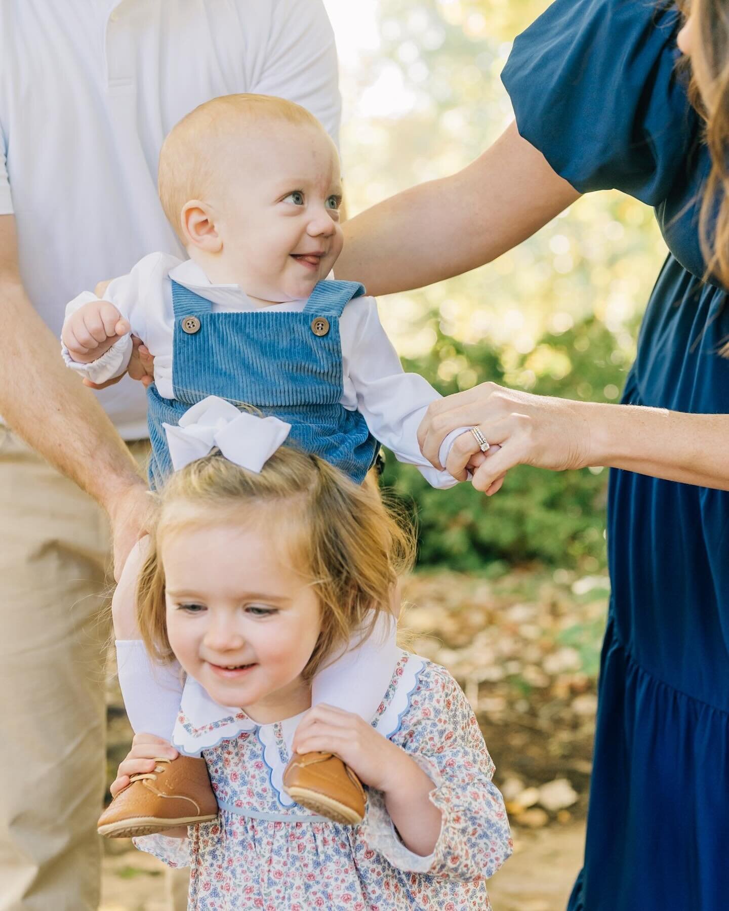 Happy first day of spring! There&rsquo;s still time to book your spring family photos! Comment &ldquo;spring&rdquo; and I&rsquo;ll send you all the details!

#yeahthatgreenville #greenvillefamilyphotographer #greenvillephotographer #greenvillenewborn