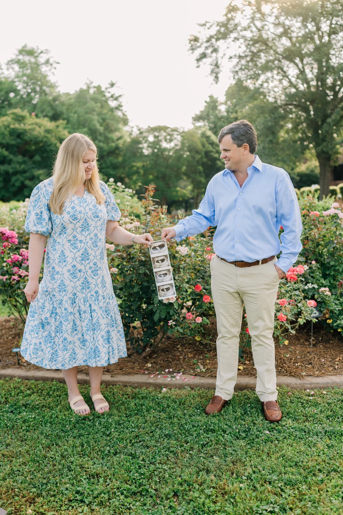 pregnancy announcement mini session photographer in greenville sc-7814.jpg