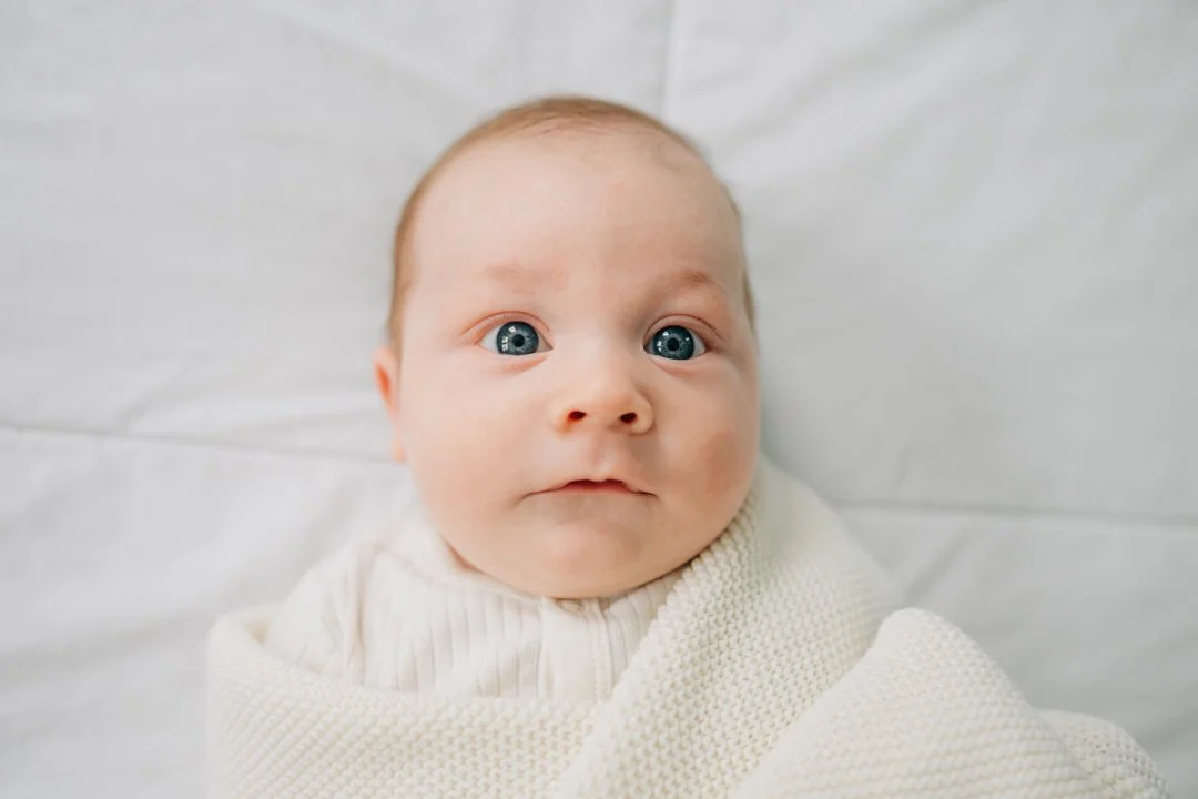 in home newborn photographer for relaxed photos-9061.jpg