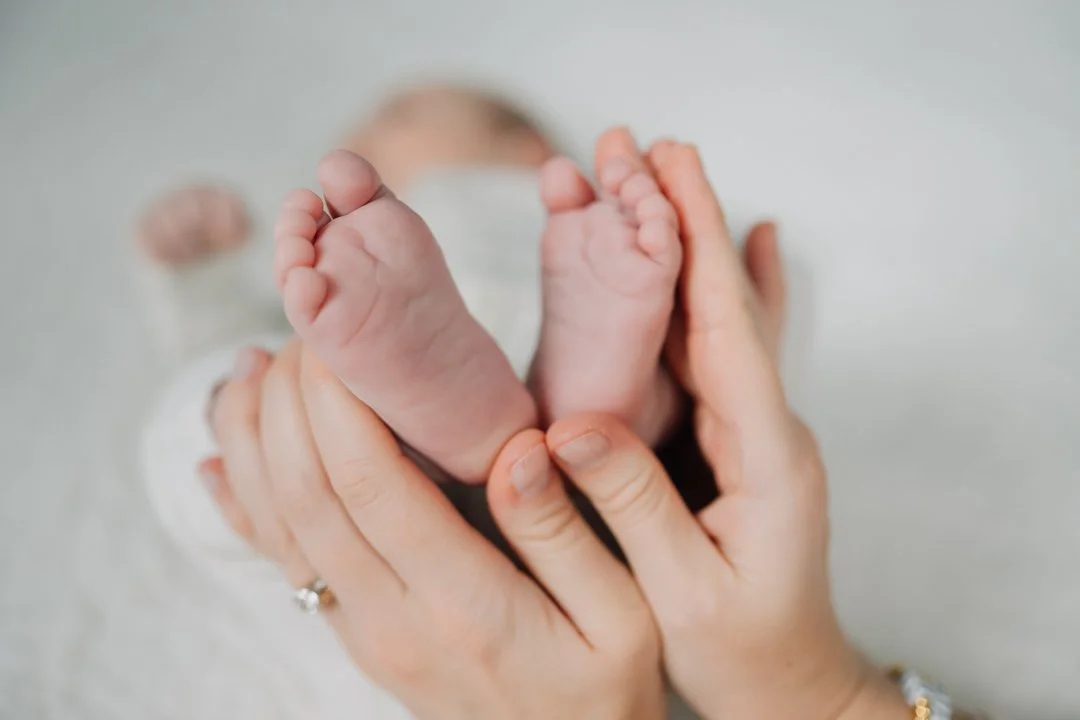 in home newborn photographer for relaxed photos-9444.jpg