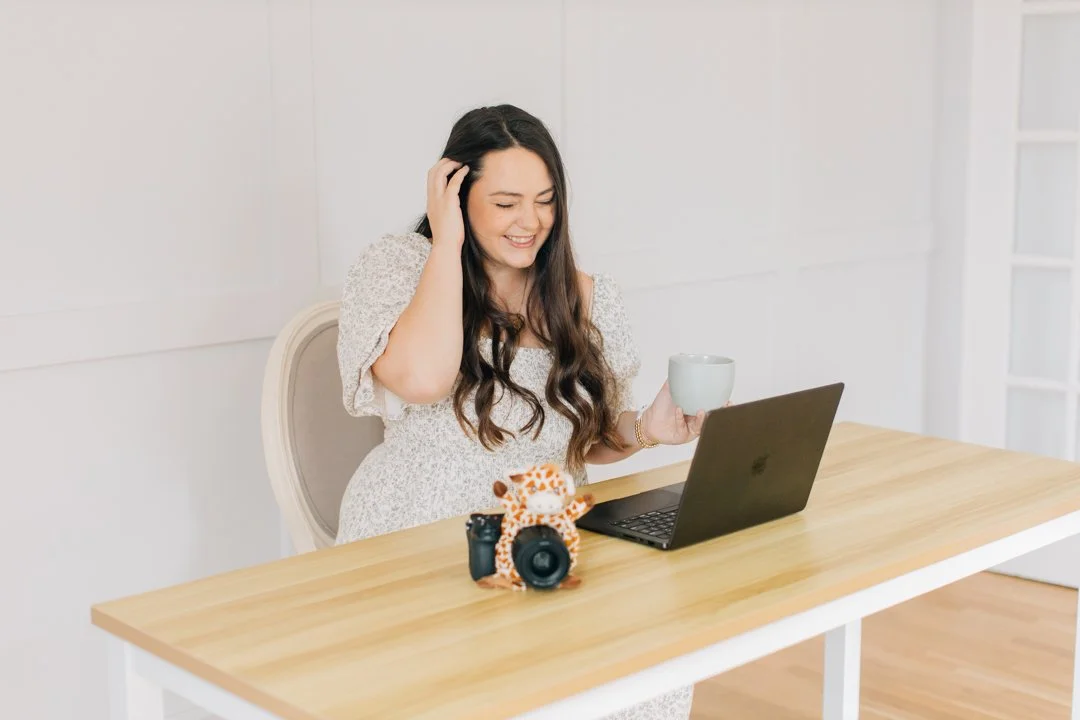 Lifestyle vs Posed Newborn Photography (Which is Better?)