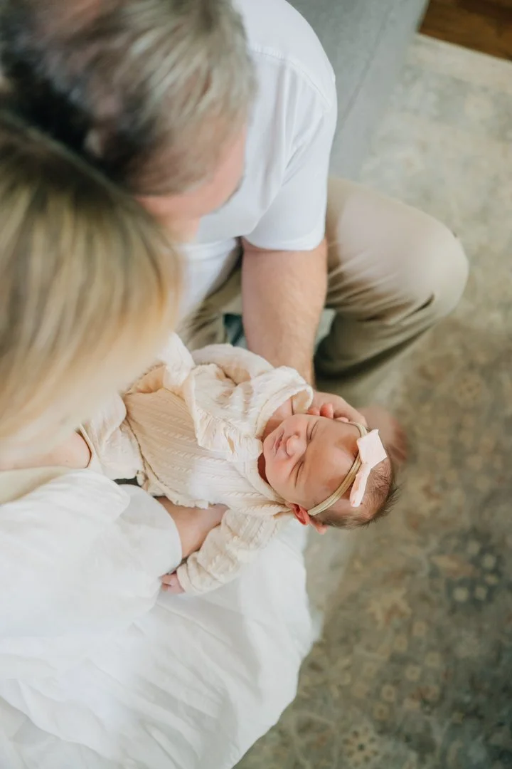  neutral outfits for newborn photos 