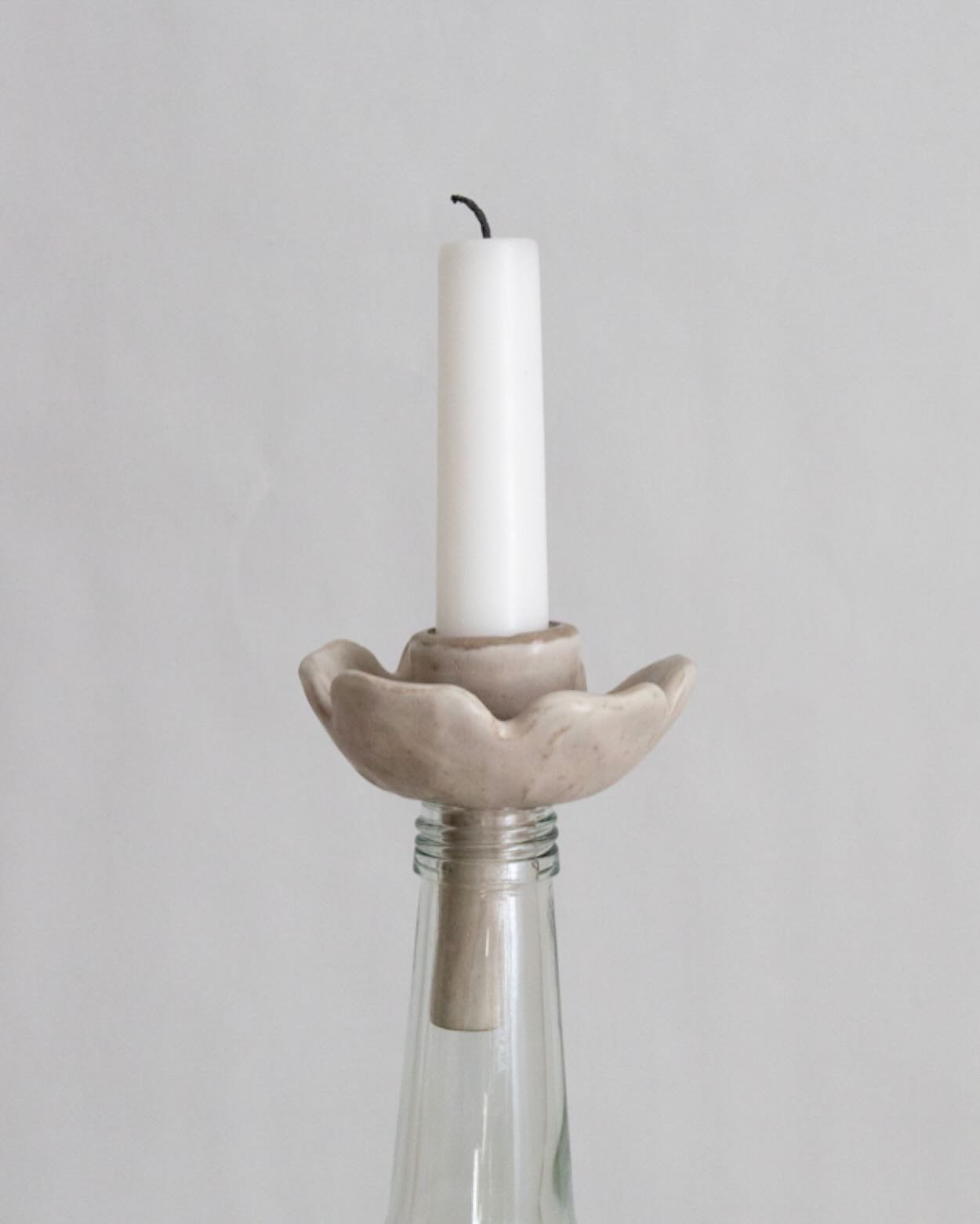 New tiny candleholders shaped as flowers for all your old wine bottles 🍾