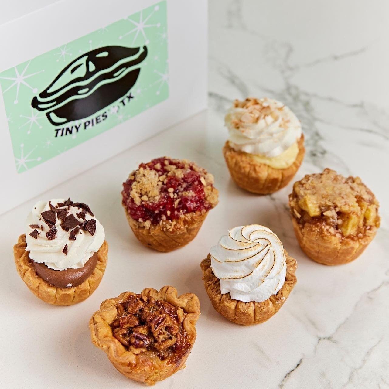 There's nothing better than a warm, delicious mini pie! Celebrate National Apple Pie Day at @tinypies 🥧😋🍎
.
.
.
@lamarunionplaza #lamarunionplaza @tinypies #tinypies #austin #atx #atxlife #applepie #pies #dessert #apples #homemade #food #bakery #d