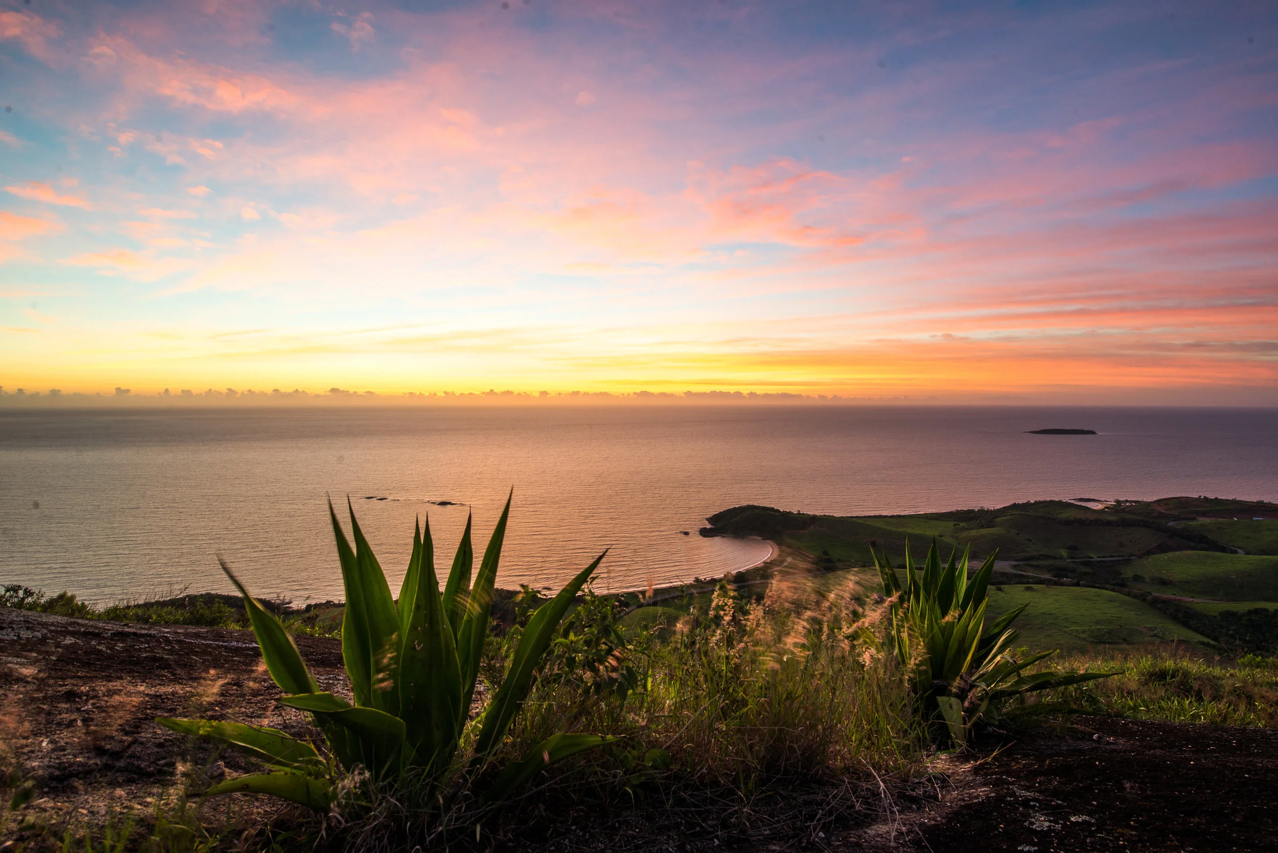 Nascer do Sol - Monte Aghá, Itapemirim ES - Brasil