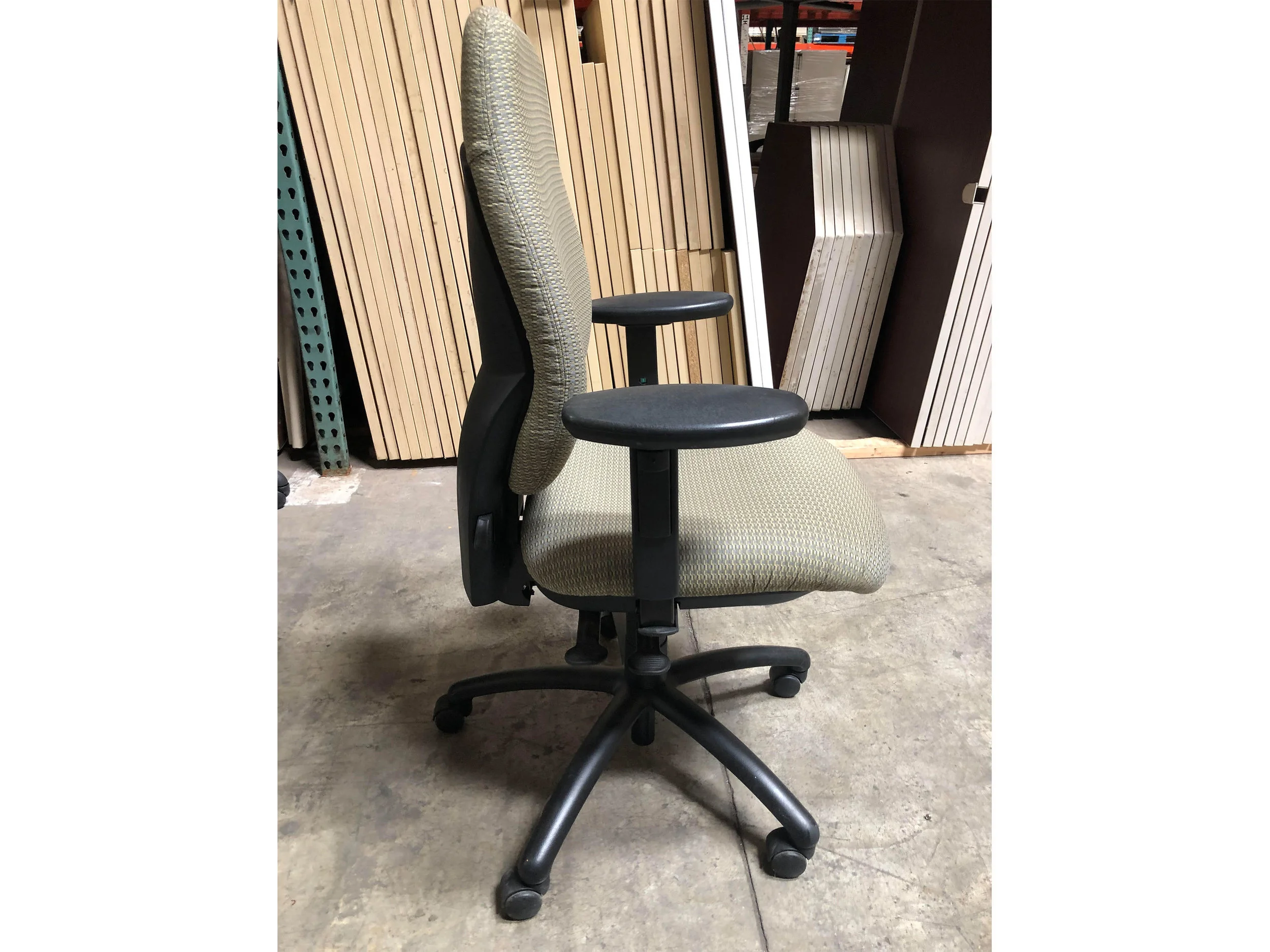 dauphintaskchair2.jpg