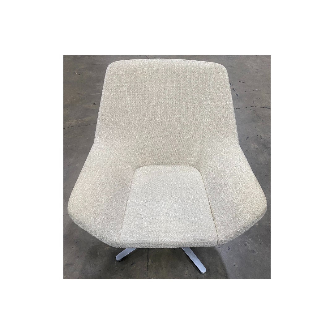 Cahoots Relax Chair by Keilhauer