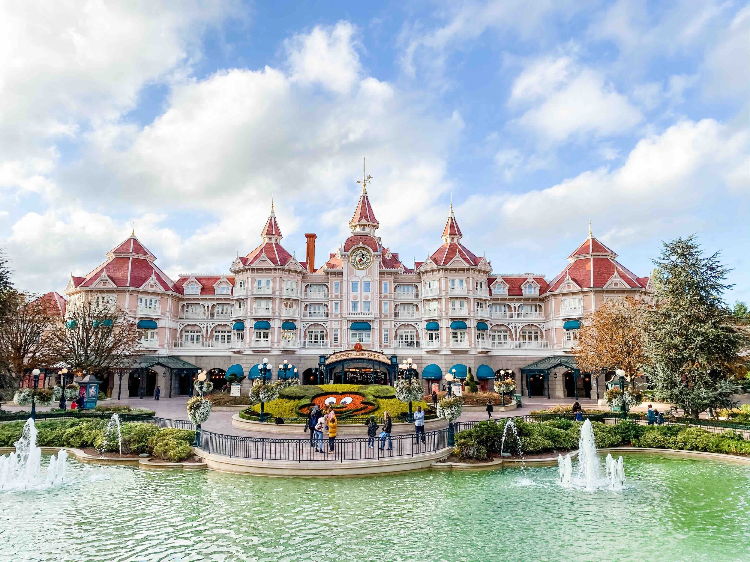 5 Reasons Why You Should Visit Disneyland® Paris This Summer - Américaine  in France